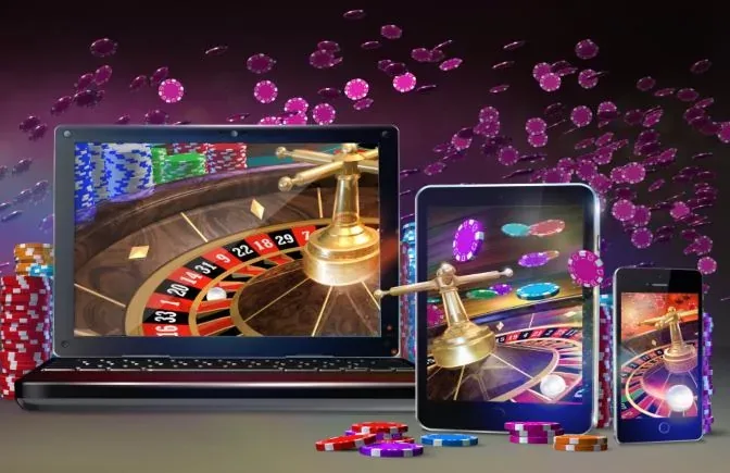 Ilustración de una ruleta sobre la pantalla de un portátil y un teléfono al lado, con fichas y monedas flotando en tonos rosados.